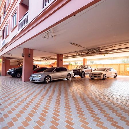 Hotel Reddoorz Navin Mansion 3 Pattaya Exterior foto