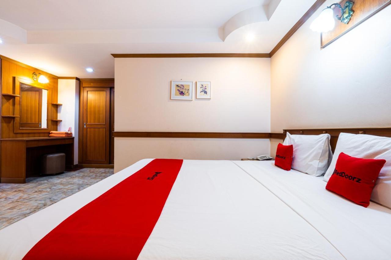 Hotel Reddoorz Navin Mansion 3 Pattaya Exterior foto